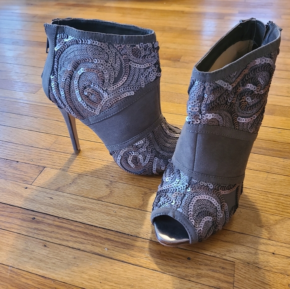 High heeled ankle booties boots misses size 6. LIKE NEW - Picture 7 of 16